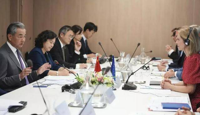 中方這次下重手了！歐盟27國(guó)同時(shí)收到壞消息：馮德萊恩已無牌可打