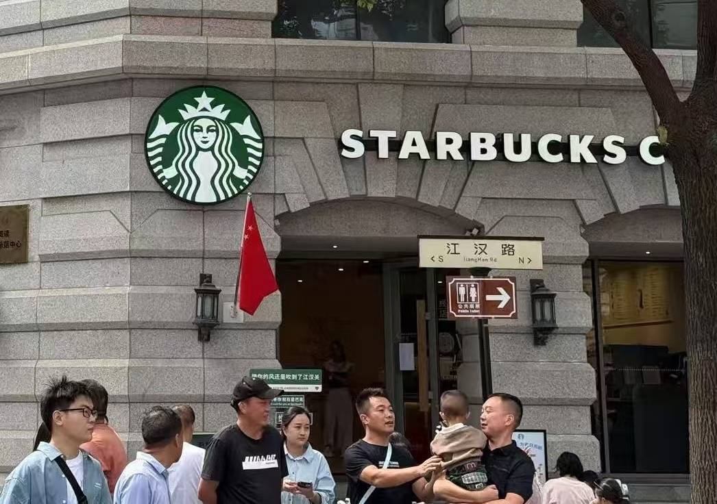 瑞幸咖啡，開進星巴克“老家”