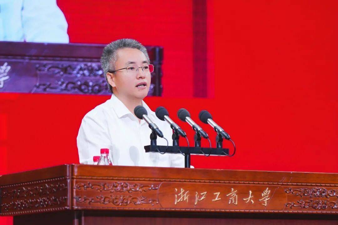 校長開學(xué)講話：少刷小紅書！避雷......