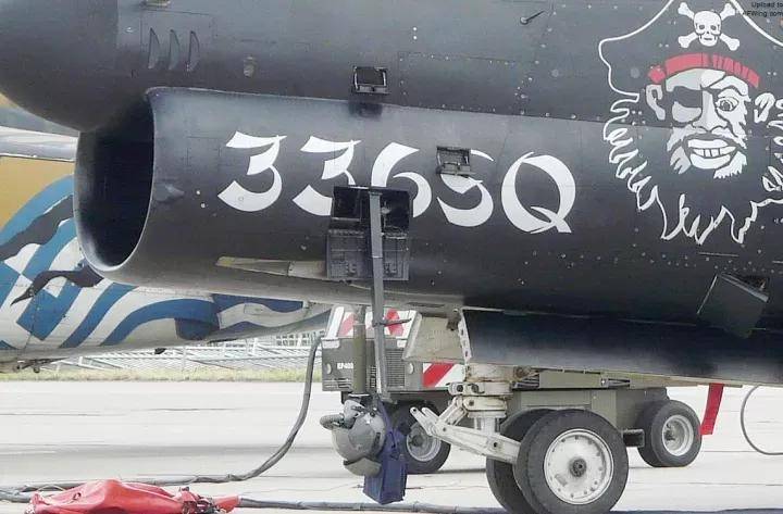 央視曝光！殲-35A改用內(nèi)置登機(jī)梯，和F-35的一模一樣？