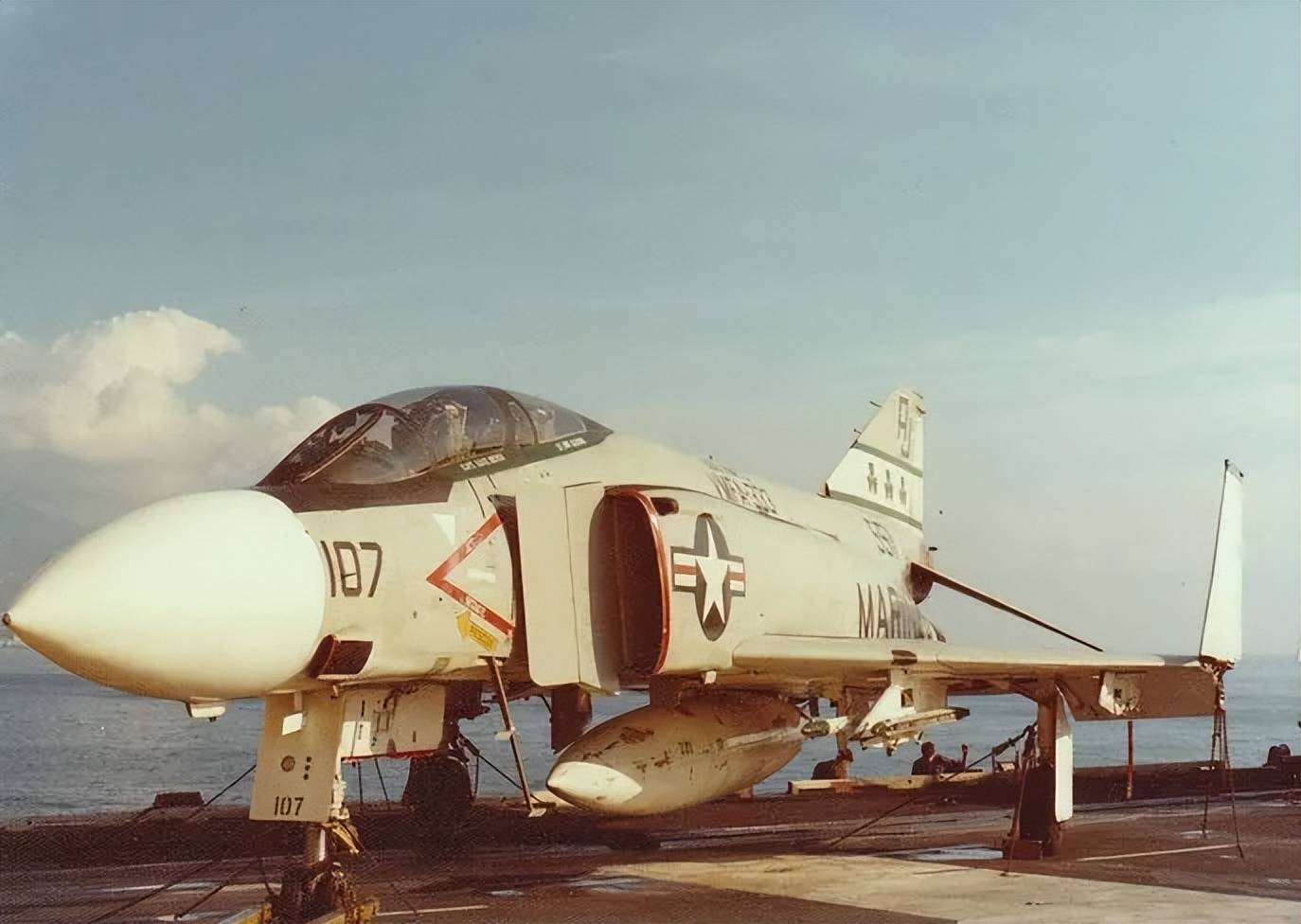 央視曝光！殲-35A改用內(nèi)置登機(jī)梯，和F-35的一模一樣？