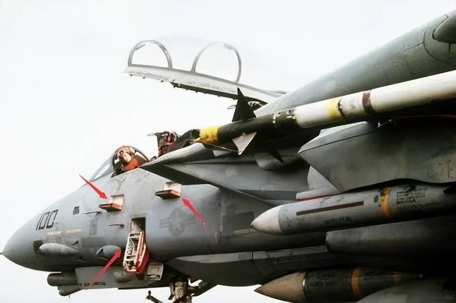 央視曝光！殲-35A改用內(nèi)置登機(jī)梯，和F-35的一模一樣？