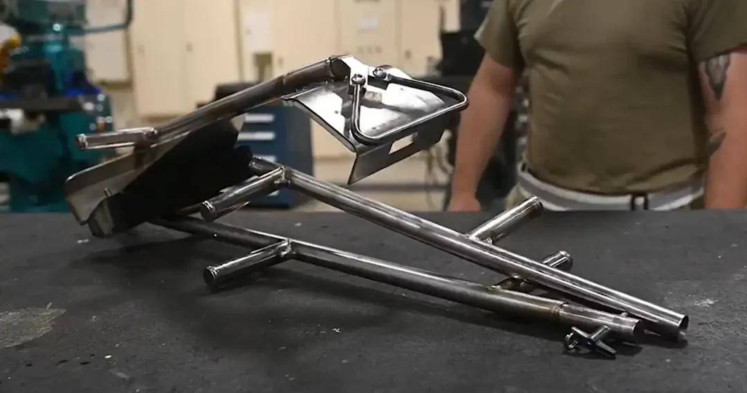 央視曝光！殲-35A改用內(nèi)置登機(jī)梯，和F-35的一模一樣？