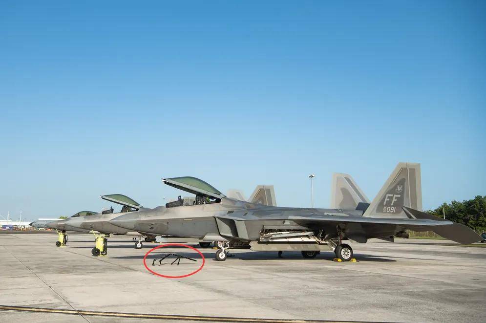 央視曝光！殲-35A改用內(nèi)置登機(jī)梯，和F-35的一模一樣？