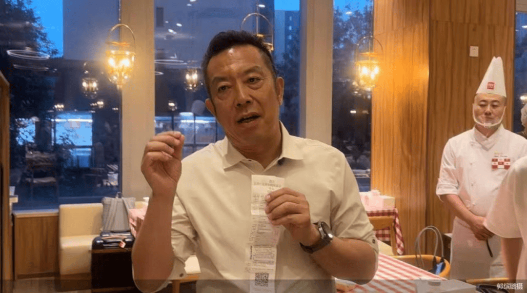 深挖 | 賈國(guó)龍：大二退學(xué)，37年打造餐飲帝國(guó)，如今深陷爭(zhēng)議漩渦